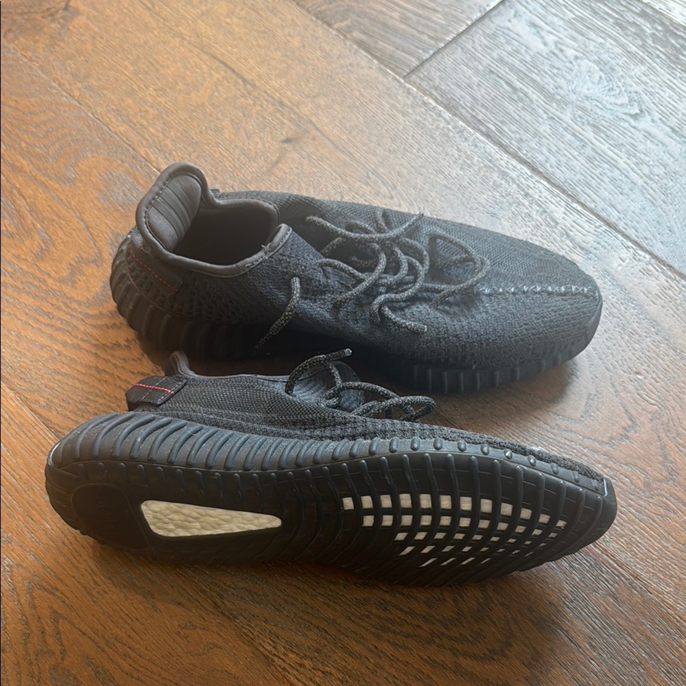 Adidas Black Yeezy sneakers
Gently used
Boost